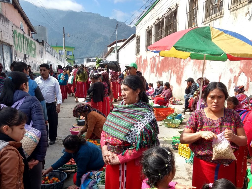 Guatemala ist bunt und lebendig - hier auf dem Markt in Nebaj